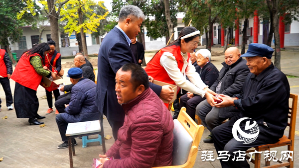 平輿縣身邊好人協會重陽節到東皇街道敬老院開展“弘揚敬老美德 情暖重陽佳節”主題活動