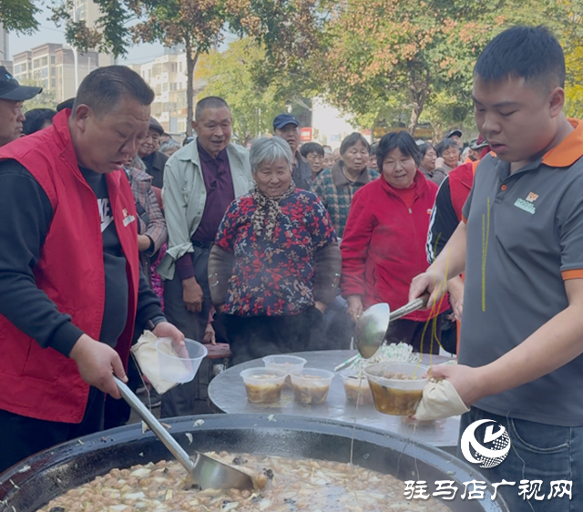 駐馬店：愛心企業(yè)舉辦重陽敬老宴 連續(xù)三天為百名老人送上溫暖午餐??