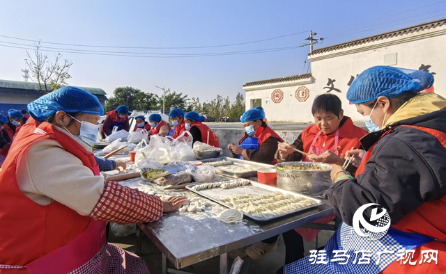 柴坡村重陽餃子宴開席：一碗熱餃暖人心 敬老美德潤鄉(xiāng)鄰