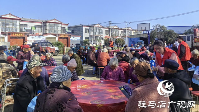 柴坡村重陽餃子宴開席：一碗熱餃暖人心 敬老美德潤鄉(xiāng)鄰