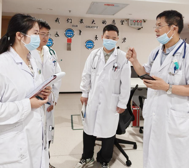 “行走的教科書”——記駐馬店市第二人民醫院內科主任胡建民