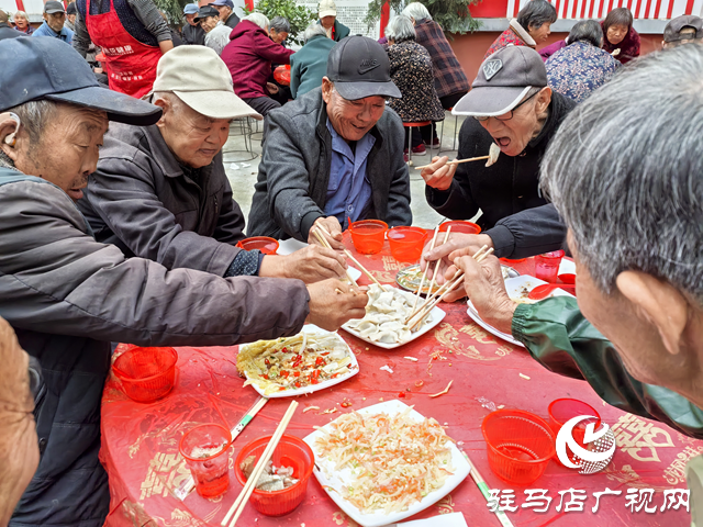 駐馬店經濟開發區開源辦事處刁莊村委開展重陽敬老活動