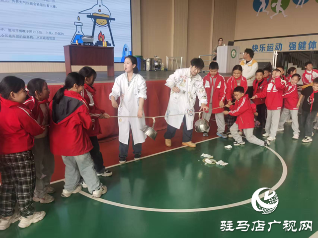 科普進校園 點燃科學夢想