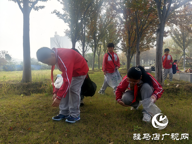 駐馬店市第三十七小學(xué)開展“賞秋日之美 探科學(xué)之秘”徒步研學(xué)活動