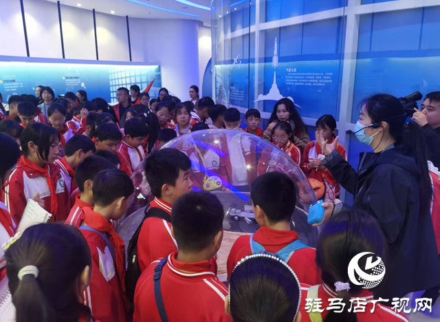 駐馬店市第三十七小學(xué)開展“探索氣象科學(xué)規(guī)律”研學(xué)實踐活動