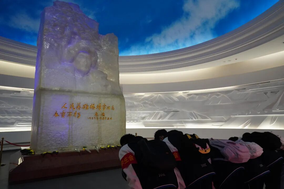  駐馬店市第二高級中學這場“行走的思政課”獲贊無數(shù)