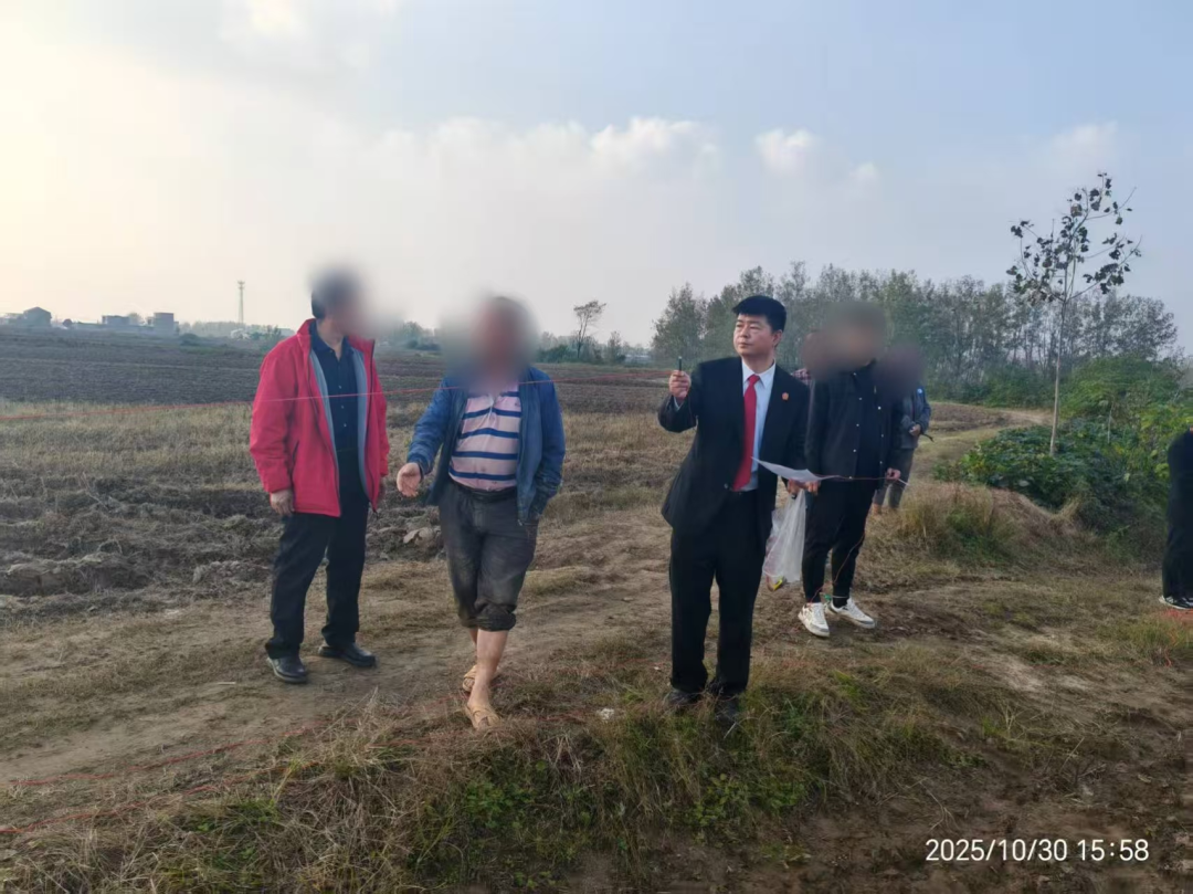 多方聯動化積怨 快速高效護秋耕:正陽法院田間地頭調解耕地糾紛