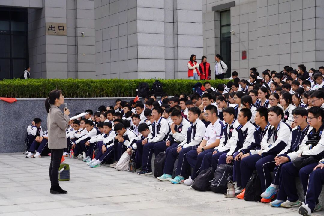  駐馬店市第二高級中學這場“行走的思政課”獲贊無數(shù)