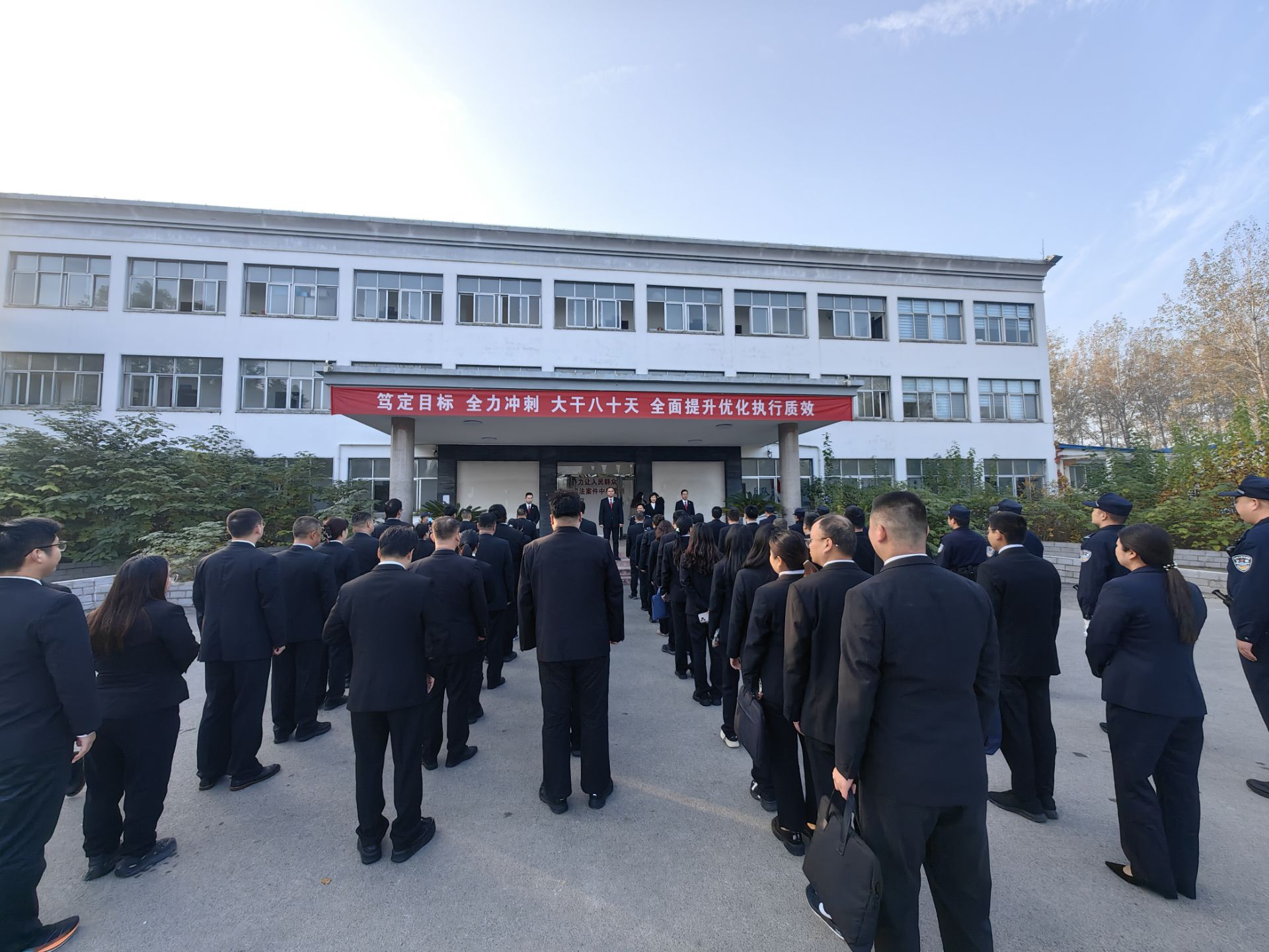 全程直播亮利劍 硬核發(fā)力護(hù)公平——驛城區(qū)法院2025年第100次執(zhí)行行動(dòng)落地見效