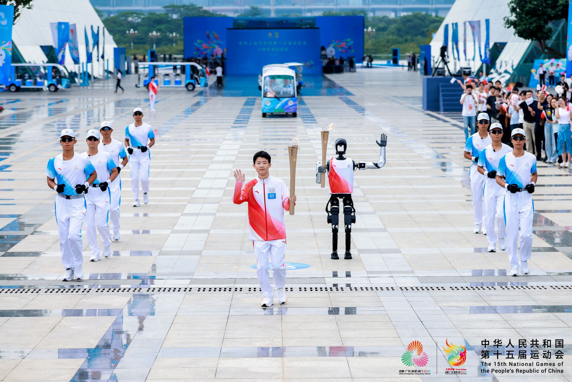 全球首個！機器人火炬手“夸父”有哪些亮點？