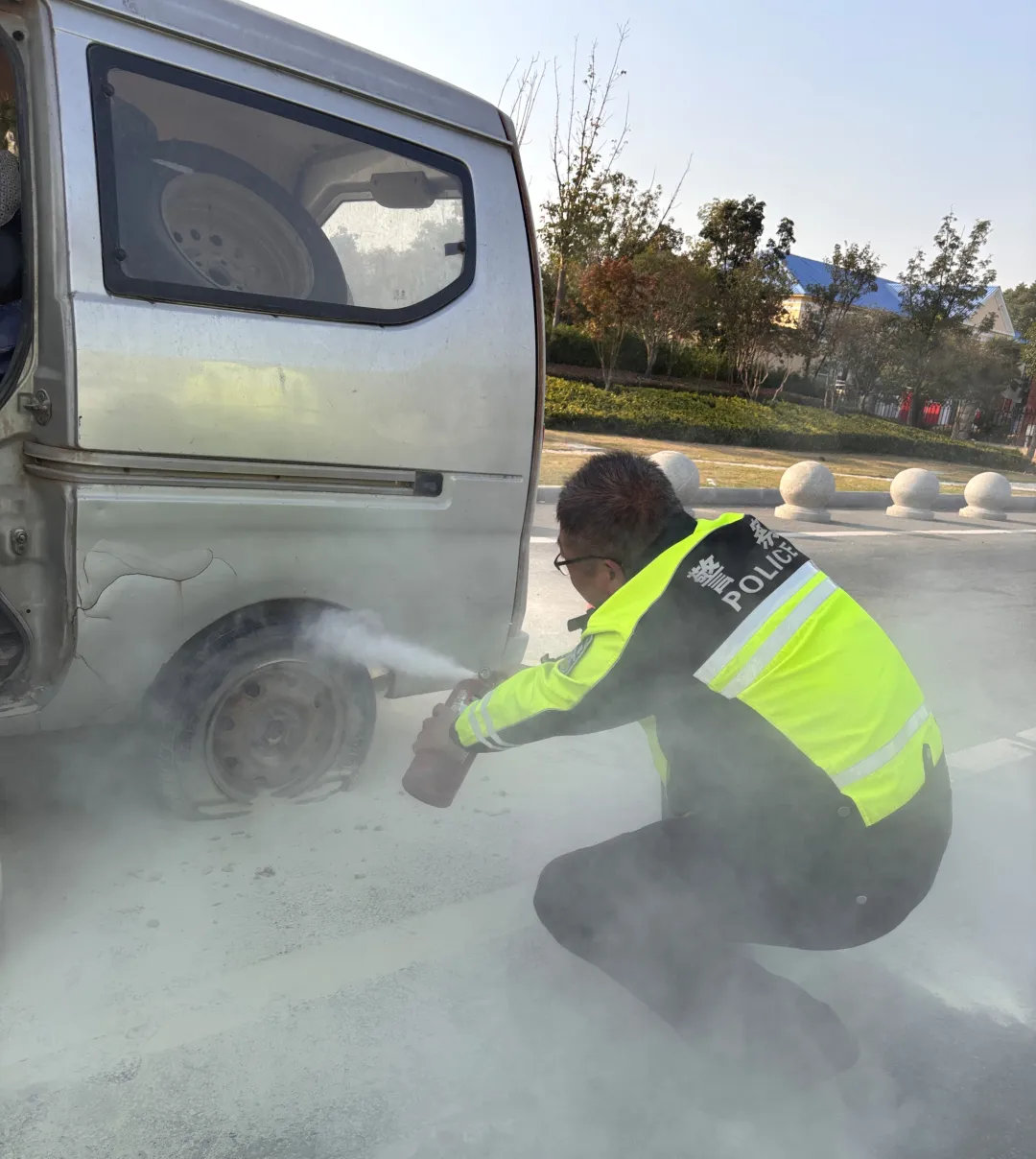 遂平高速驚魂：交警、高速與消防的生死時速救援