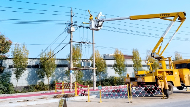 國網平輿縣供電公司:帶電作業除隱患,護航企業穩生產