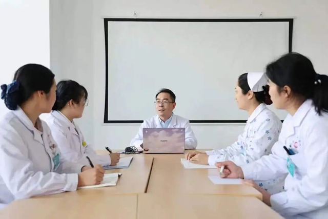 從“走路腿軟”到化險為夷——駐馬店11歲白血病女孩經歷30天生命接力