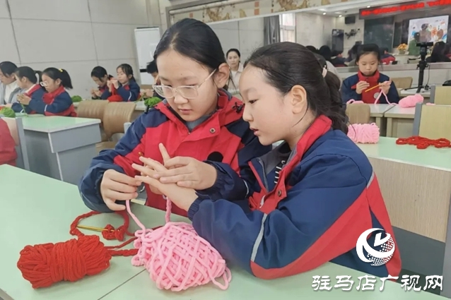 指尖傳承非遺！駐馬店“非遺新芽計劃”鉤編活動走進小學