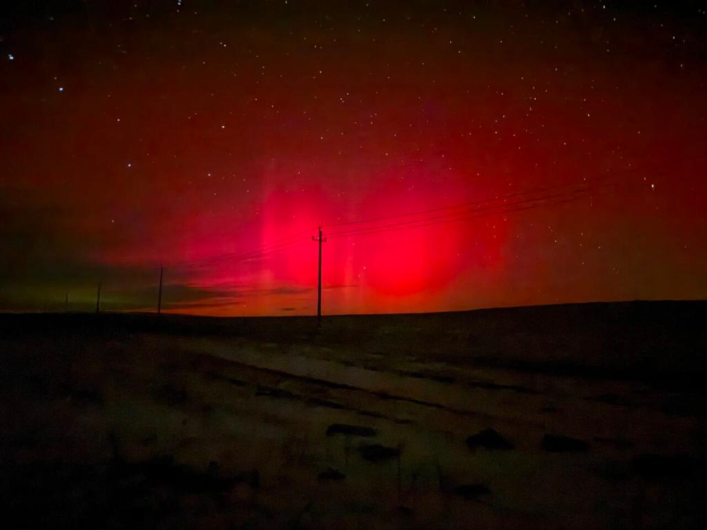 一大波美圖來了,他們在我國北方多地拍到了極光!