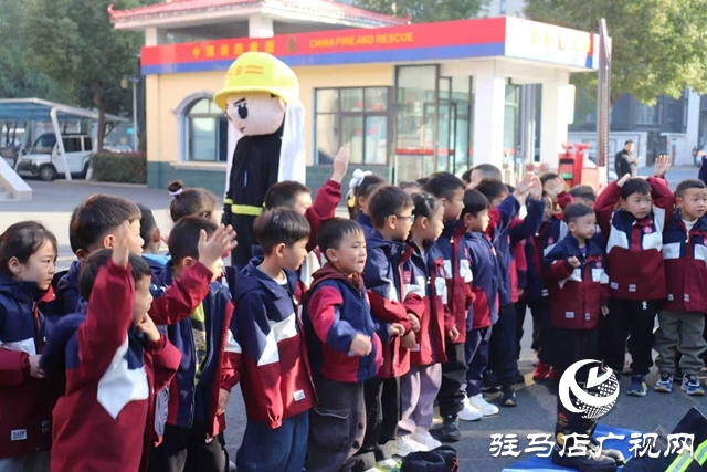 駐馬店市城鄉(xiāng)一體化示范區(qū)消防救援大隊(duì)舉辦隊(duì)站開(kāi)放日活動(dòng)?
