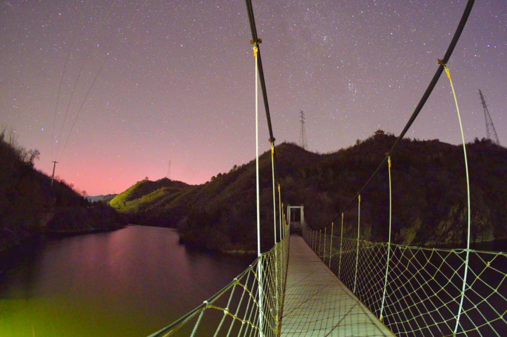 一大波美圖來了,他們在我國北方多地拍到了極光!