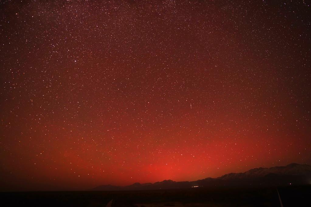 一大波美圖來了,他們在我國北方多地拍到了極光!