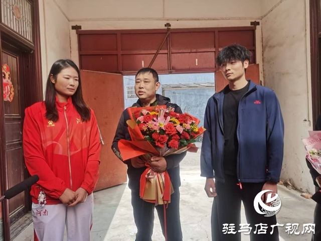 駐馬店姑娘許盈盈全運會奪金載譽歸來 受到家鄉父老鄉親熱烈歡迎