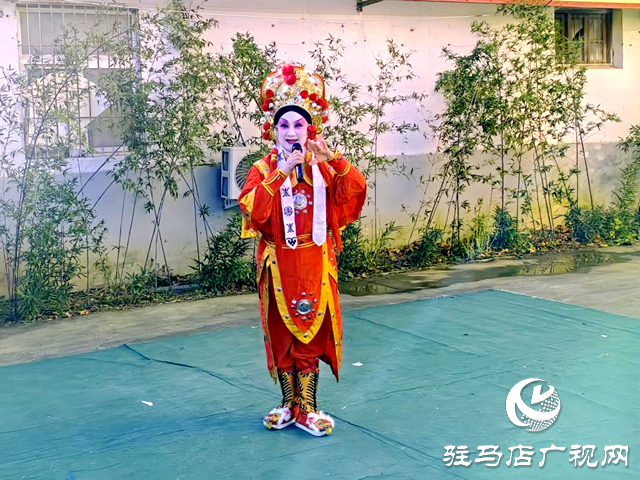 驛城區香山街道:文藝匯演暖“夕陽”