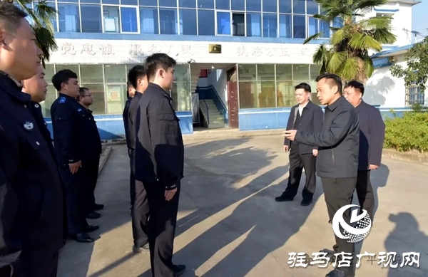 平輿縣委副書記王東亮帶隊慰問萬金店鎮勇救群眾民輔警