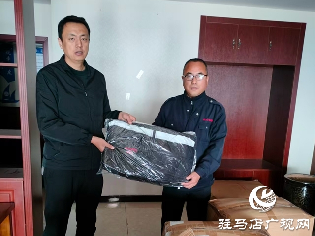 魏基成“天籟快車”項目組向駐馬店市康復輔具協會 捐贈愛心物資