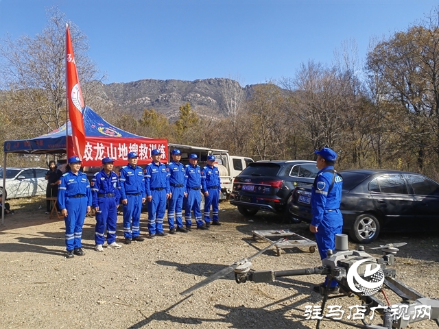 駐馬店蛟龍義務搜救隊螞蟻山實戰拉練 錘煉山地救援硬功