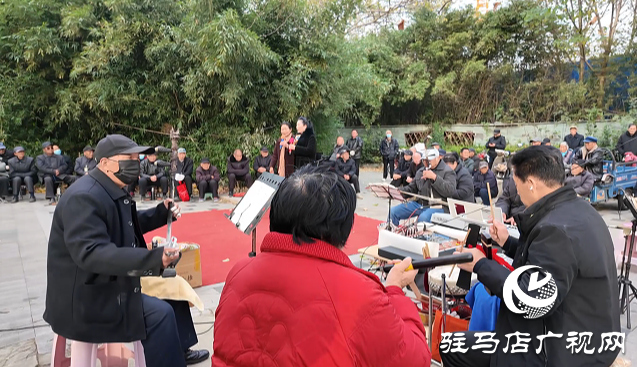 戲曲演出進游園 傳統文化潤民心