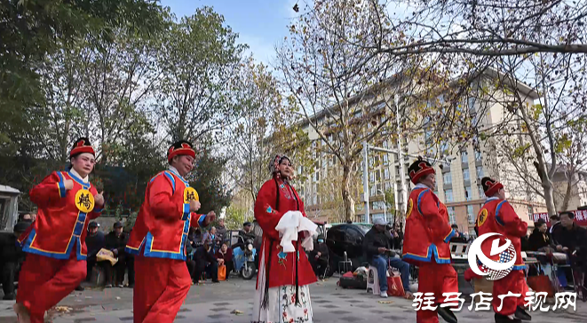 戲曲演出進游園 傳統文化潤民心