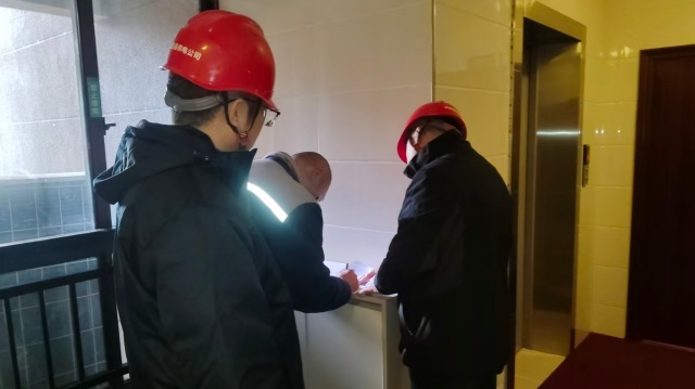 國網泌陽縣供電公司:排查高層小區隱患 筑牢冬季用電“防火墻”