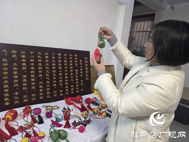 一縷藥香傳非遺 巧手匠心“囊”括現代生活