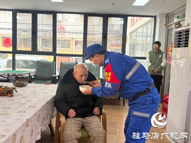 情滿冬至 天中救援隊(duì)慰問敬老院老人