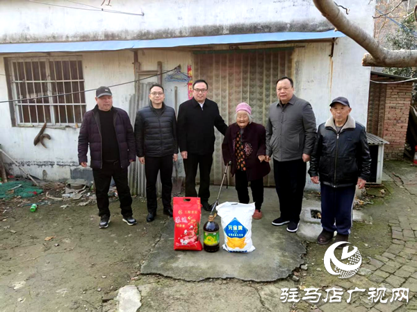 暖冬物資送上門 文明實踐暖民心——平輿縣新時代文明實踐中心走進辛店鄉閆莊村